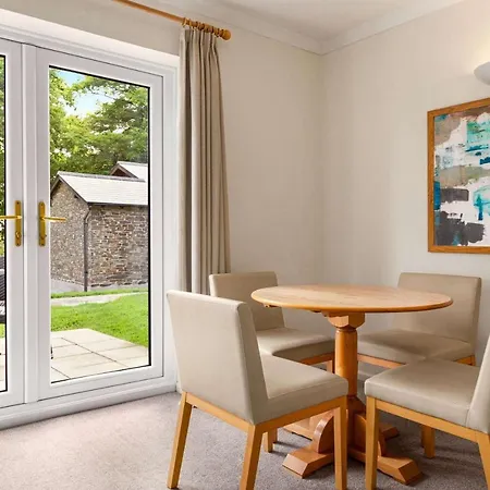 Trenython Manor 4*
